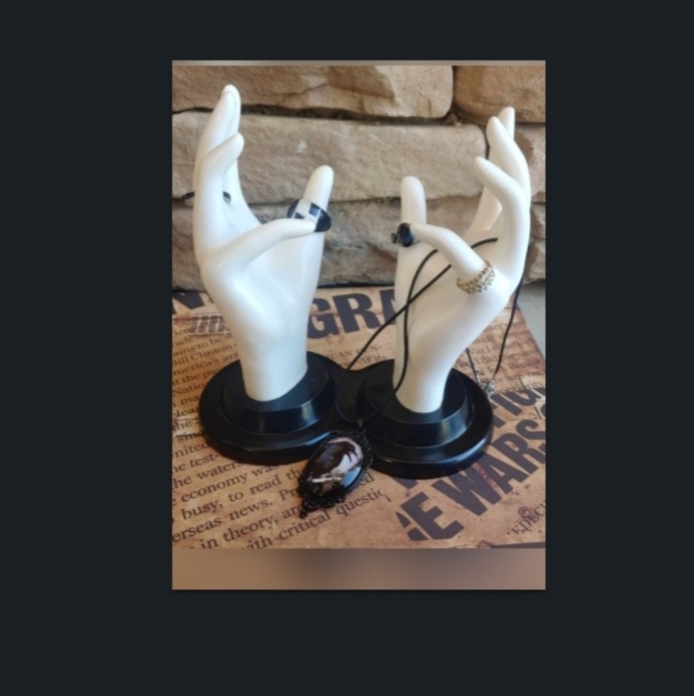 Vintage 1990 Retro E&B Giftware Mannequin Hands Display Jewelry Phone And Remote
